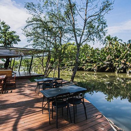 Готель Lumphawa Amphawa Samut Songkhram Екстер'єр фото